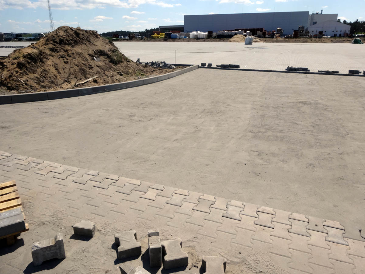 Prace ziemne, makroniwelacje, drogi z kostki brukowej